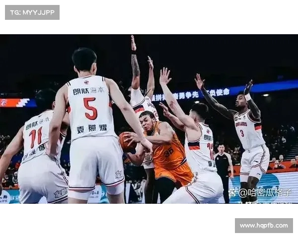 CBA总决赛激战正酣 球队间巅峰对决呈现精彩瞬间